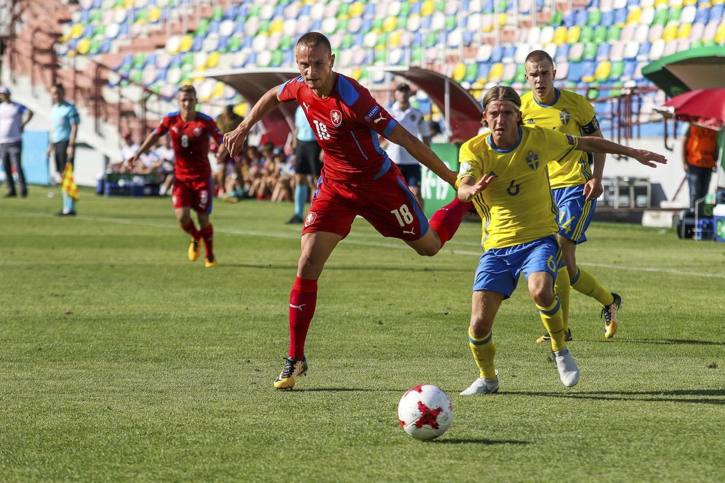 Mladí čeští fotbalisté si na úvod poradili s nebezpečnými Švédy