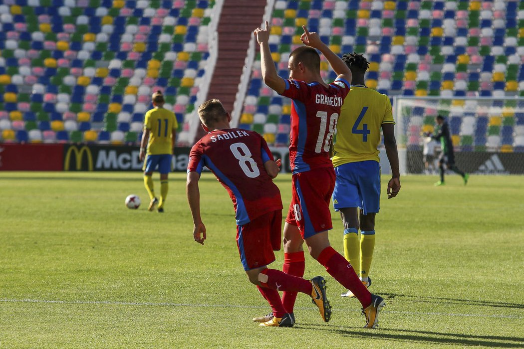 Mladí čeští fotbalisté si na úvod poradili s nebezpečnými Švédy