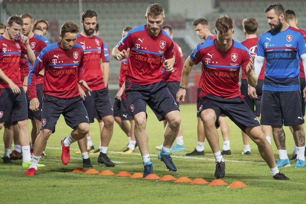 Čeští fotbalisté se chystají na islandského soupeře