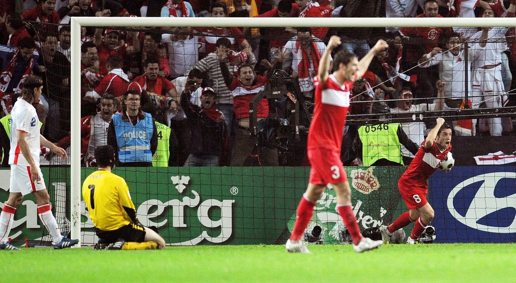 Petr Čech během utkání na EURO 2008 proti Turecku, kde dostal lacinou branku od Nihata