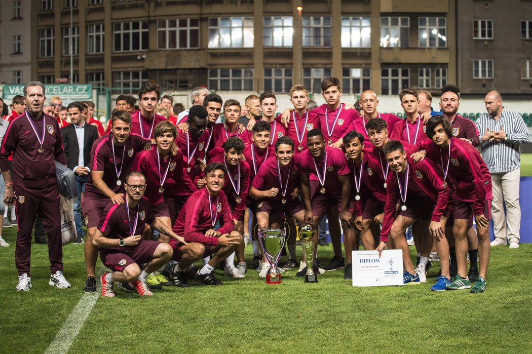 Šestnáctiletí fotbalisté Atlétika vybojovali na All Stars Cupu bronzové medaile. V tom samém roce debutoval Mollejo v A týmu.