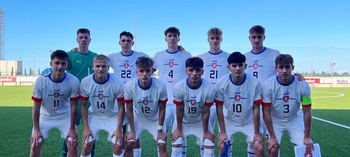 Sestava U19 Česka v zápase proti Ázerbajdžánu, Louis Buffon s číslem 22