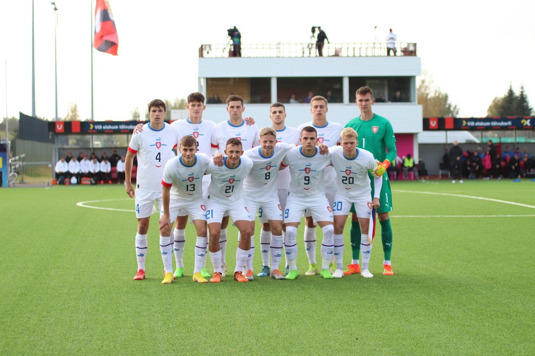 Základní jedenáctka české U21 proti Islandu
