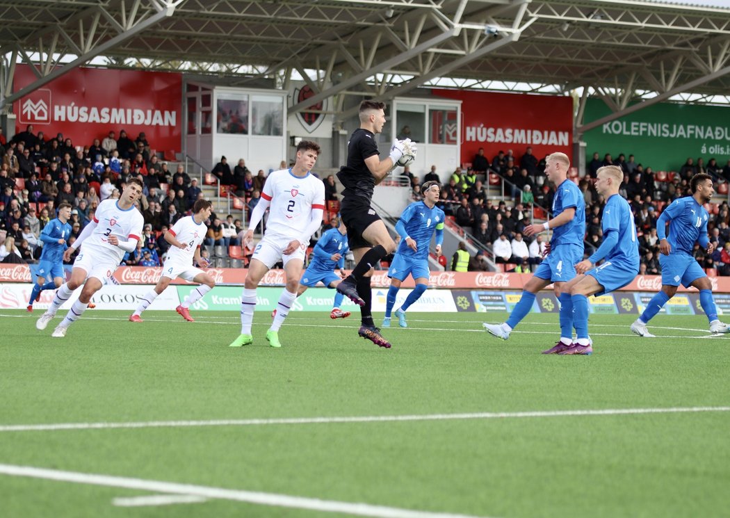 Čeští mladíci v zápase s Islandem