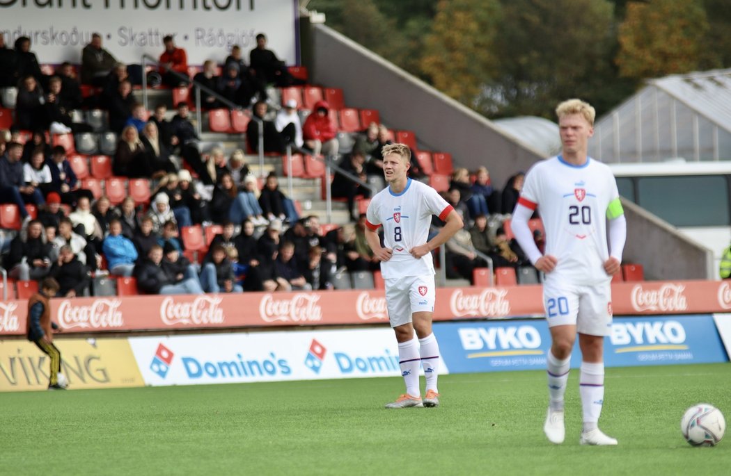 Čeští mladíci během zápasu s Islandem