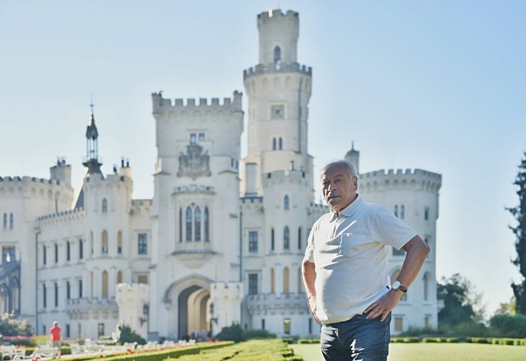 Tady jsem doma. Hluboká nad Vltavou teď fotbalově patří známému kouči Františku Ciprovi. Její tým povede v krajském přeboru. Jeho fotbalovou láskou je ale dál Slavia.