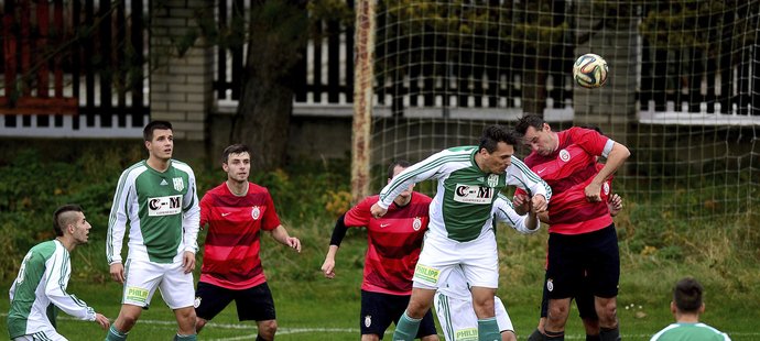 Na okraji hlavního města nastupují fotbalisté Průhonic v dresech slavného tureckého klubu Galatasaray. Může za to bývalý reprezentant Tomáš Ujfaluši.