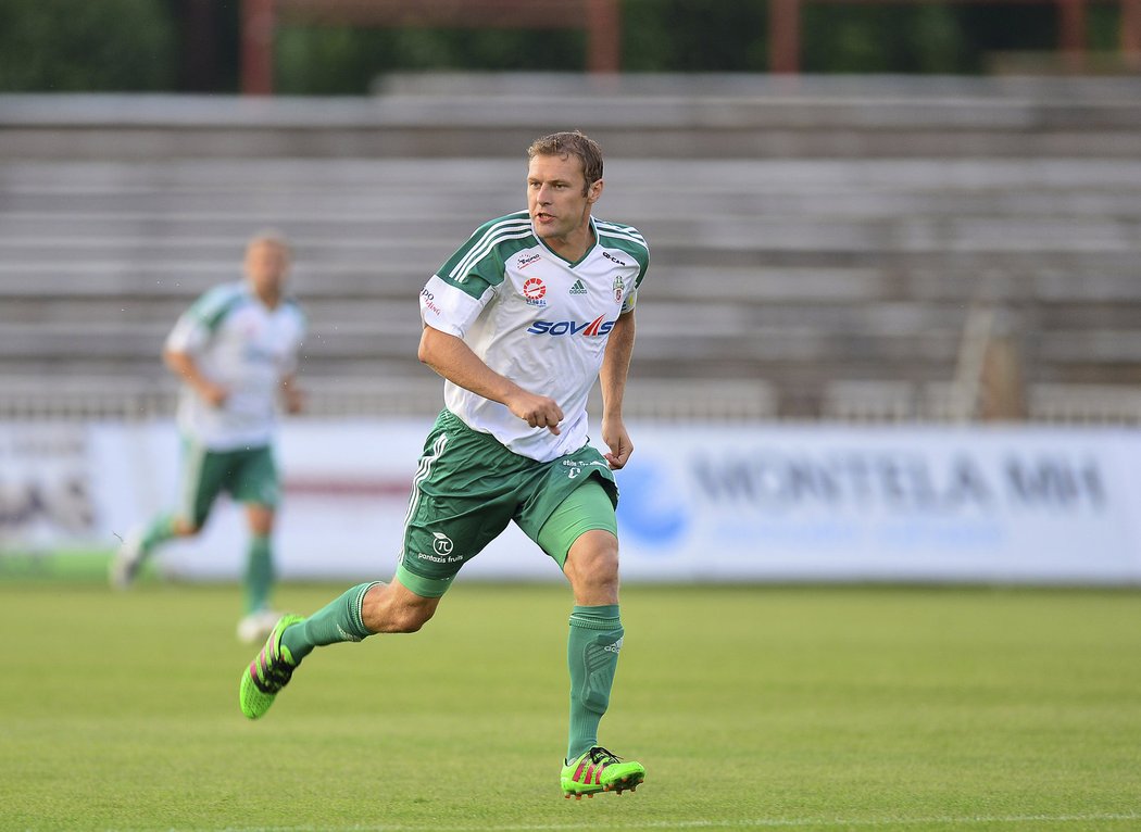 Záložník Karel Piták v nové sezoně vyměnil dres Slavie za ten zelenobílý, který patří nováčkovi třetí ligy - Olympii Hradec Králové.