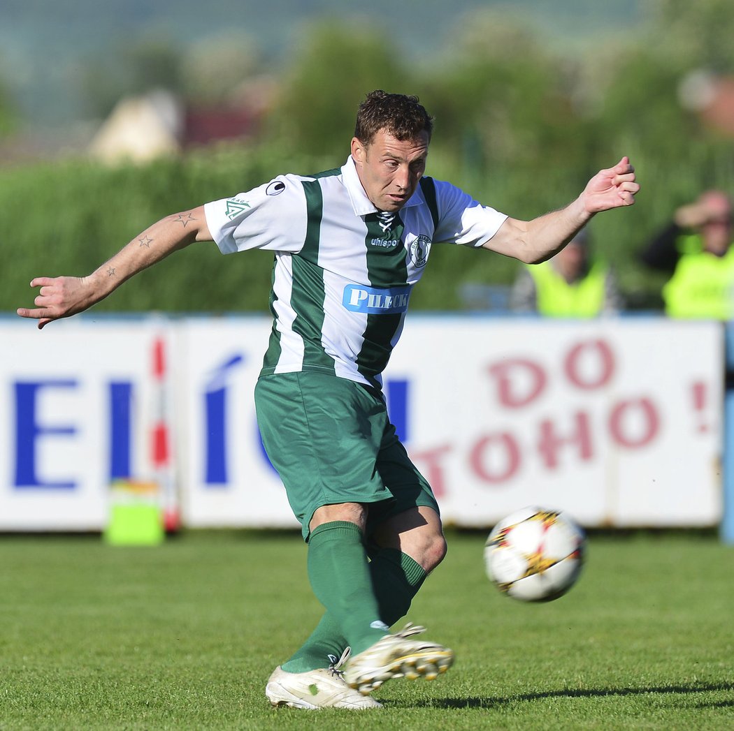 Kopací techniku mohou Janu Šimákovi všichni pořád závidět. Zkušený záložník v dresu Bohemians Praha klidně vysekne pas přes půl hřiště a zaskočí tím soupeře.