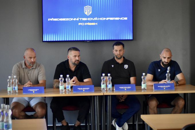 Plány Písku na druhou ligu i spojení s Plzní. Áčko v Dynamu? Prázdno, říká Rakovan Plány Písku na druhou ligu i spojení s Plzní. Áčko v Dynamu? Prázdno, říká Rakovan