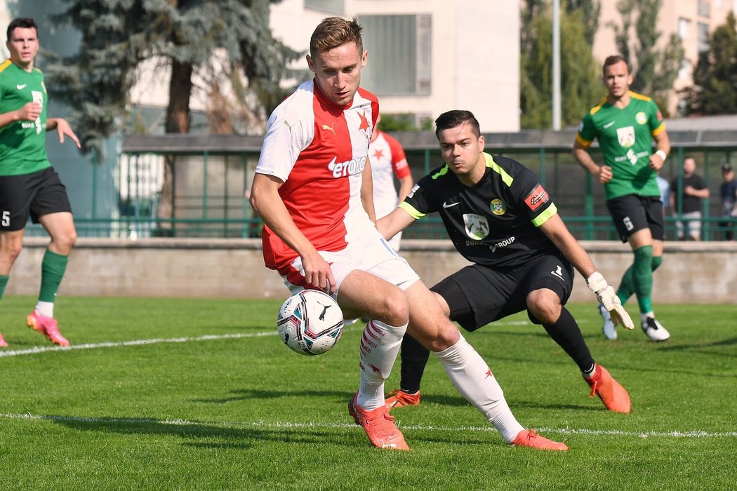 Jan Kuchta naskočil za béčko Slavie, za první poločas přihrál na čtyři góly