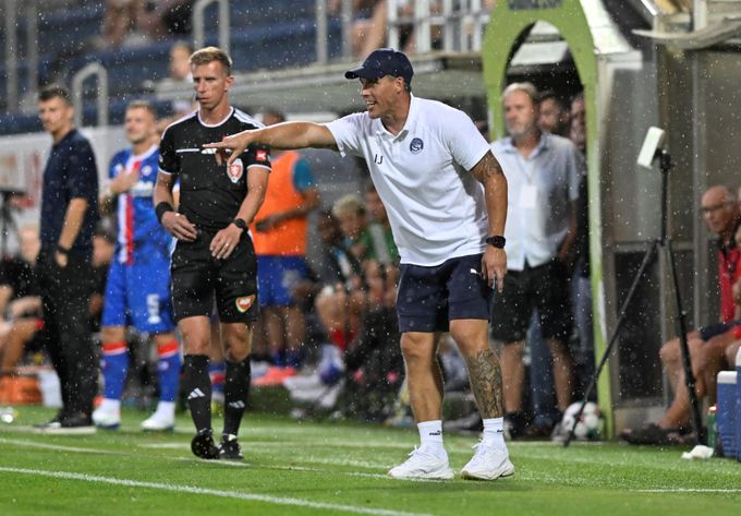 Jelínkovi vadilo zlo z tribuny. Nesmyslný tlak, ohradil se kouč Slovácka. Jeho vzor? Kapverdy Jelínkovi vadilo zlo z tribuny. Nesmyslný tlak, ohradil se kouč Slovácka. Jeho vzor? Kapverdy