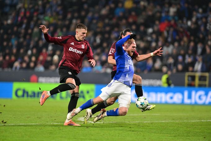ONLINE: Olomouc - Sparta 0:0. Kliment jde do akce. Breite dostal žlutou za řeči ONLINE: Olomouc - Sparta 0:0. Kliment jde do akce. Breite dostal žlutou za řeči