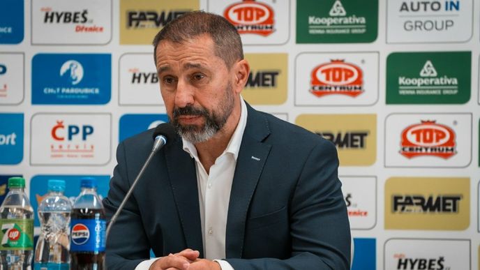 Předseda představenstva a sportovní ředitel Pardubic Vít Zavřel promluvil na předsezonní tiskové konferenci Předseda představenstva a sportovní ředitel Pardubic Vít Zavřel promluvil na předsezonní tiskové konferenci