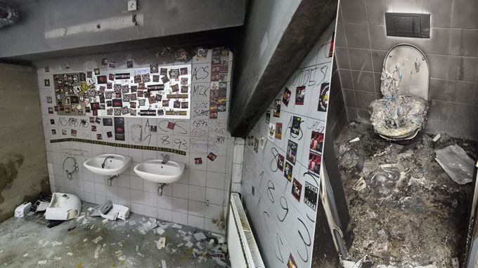 Výzva Sparty nezabrala, fanoušci v Edenu řádili. Slavia ukázala zničené záchody Výzva Sparty nezabrala, fanoušci v Edenu řádili. Slavia ukázala zničené záchody