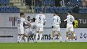 Fotbalisté Slovácka oslavují další trefu proti Plzni