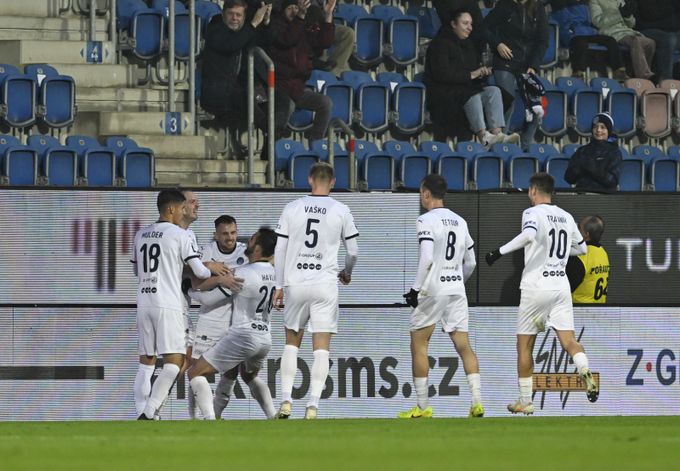 ONLINE: Slovácko - Plzeň 2:0. Viktoria v šoku! Blahút zvýšil, Adu střídá Durosinmiho ONLINE: Slovácko - Plzeň 2:0. Viktoria v šoku! Blahút zvýšil, Adu střídá Durosinmiho