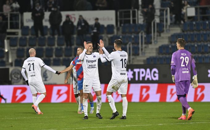 SESTŘIHY: Slovácko šokovalo Plzeň, Slovan přišel o vítěznou sérii. Boleslav - Zlín 3:1 SESTŘIHY: Slovácko šokovalo Plzeň, Slovan přišel o vítěznou sérii. Boleslav - Zlín 3:1