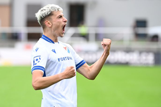 Tomáš Rigo vyrovnal utkání na Dukle ve 29. minutě parádní ranou zpoza šestnáctky Tomáš Rigo vyrovnal utkání na Dukle ve 29. minutě parádní ranou zpoza šestnáctky