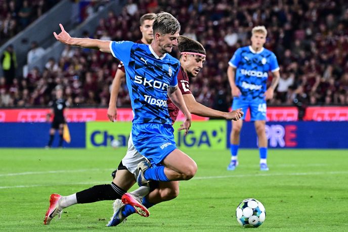 Roman Macek v utkání proti Spartě Roman Macek v utkání proti Spartě