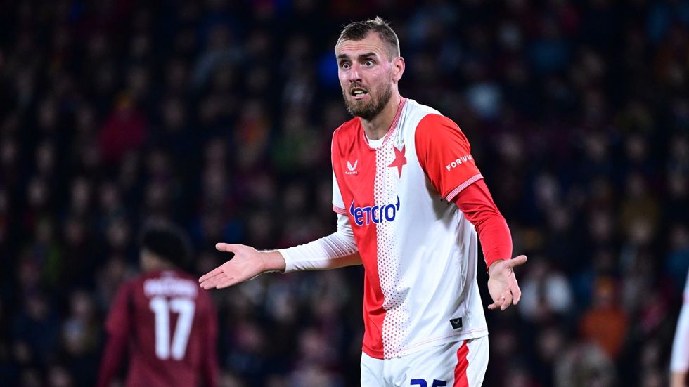 Slávistický útočník Tomáš Chorý se diví rozhodnutí sudích v 315. pražském derby
