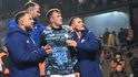 Slávističtí fanoušci i spoluhráči podrželi nešťastníka zápasu Tomáše Vlčka