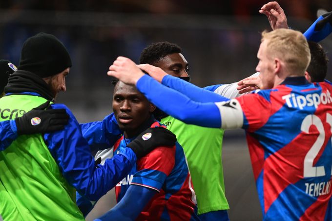 ONLINE: Plzeň - Boleslav 2:0. Durosinmi přidává druhou branku, hosté v deseti ONLINE: Plzeň - Boleslav 2:0. Durosinmi přidává druhou branku, hosté v deseti