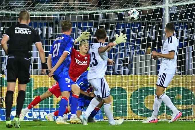 Artis ukázal gólmanský talent. Bude hrát velký fotbal, řekl kouč o Kašíkovi. Body ale má Sigma Artis ukázal gólmanský talent. Bude hrát velký fotbal, řekl kouč o Kašíkovi. Body ale má Sigma