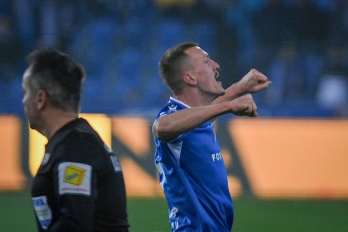 ONLINE: Baník - Dukla 3:0, raduje se Boula. Hradec vede nad Jabloncem ONLINE: Baník - Dukla 3:0, raduje se Boula. Hradec vede nad Jabloncem