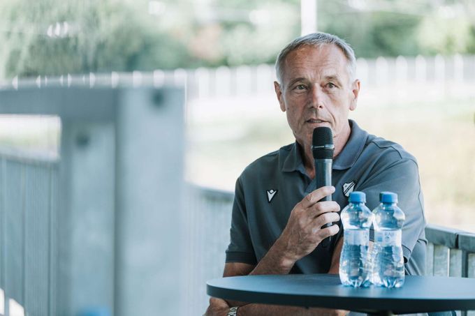 Mikloško ostře: Kričfaluši byl průměrný stoper, spousta gólů šla za ním. Smetana byl chyba Mikloško ostře: Kričfaluši byl průměrný stoper, spousta gólů šla za ním. Smetana byl chyba