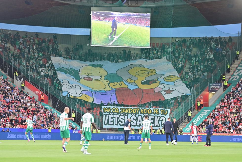 Tichý protest Tribuny Sever, drsný vzkaz Tvrdíkovi. Skandovalo se i proti Juráskovi Tichý protest Tribuny Sever, drsný vzkaz Tvrdíkovi. Skandovalo se i proti Juráskovi