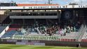 Fanoušci Bohemians na stadionu v Olomouci