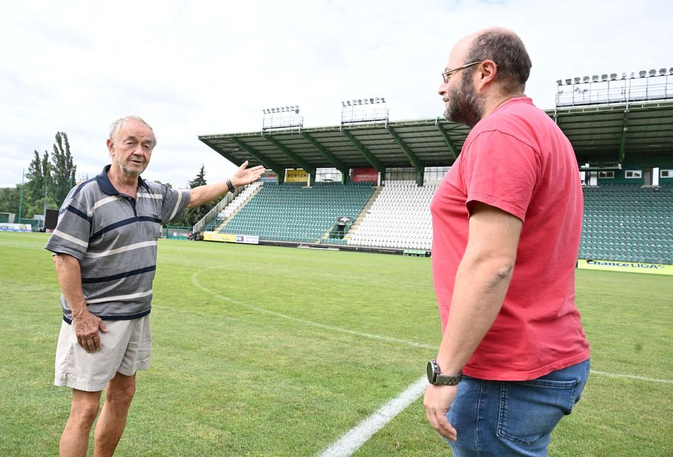 V Ďolíčku se už pracuje na posunu hřiště. Architekt hecuje sousedy: Zklamalo mě... V Ďolíčku se už pracuje na posunu hřiště. Architekt hecuje sousedy: Zklamalo mě...