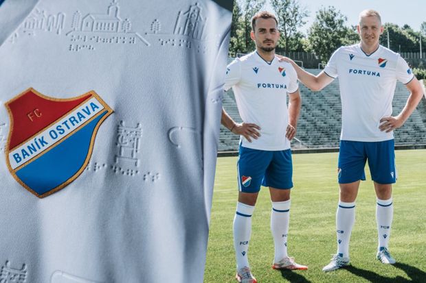 Baník okořenil své dresy netradiční ozdobou v podobě Braillova písma Baník okořenil své dresy netradiční ozdobou v podobě Braillova písma