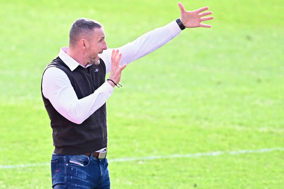 Karviná přejela Duklu a zvýšila náskok. Šustr vzkazuje fanouškům: Kalhotky nenosím Karviná přejela Duklu a zvýšila náskok. Šustr vzkazuje fanouškům: Kalhotky nenosím