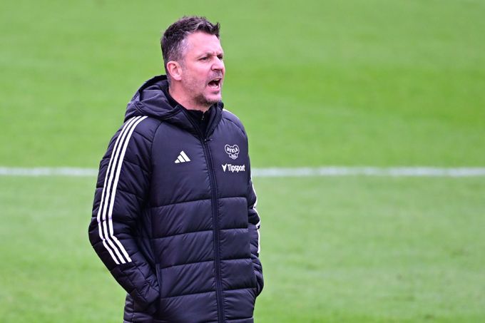 Dukla před Spartou bez pěti útočníků, zraněný je i Pekhart. Holoubek: Je to na hov*o Dukla před Spartou bez pěti útočníků, zraněný je i Pekhart. Holoubek: Je to na hov*o