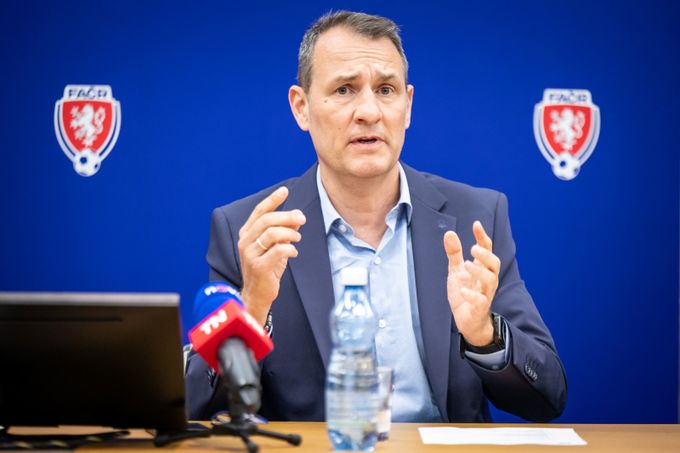 Novinky u rozhodčích v lize: komunikace sporných situací i záběry z VAR na stadionech Novinky u rozhodčích v lize: komunikace sporných situací i záběry z VAR na stadionech