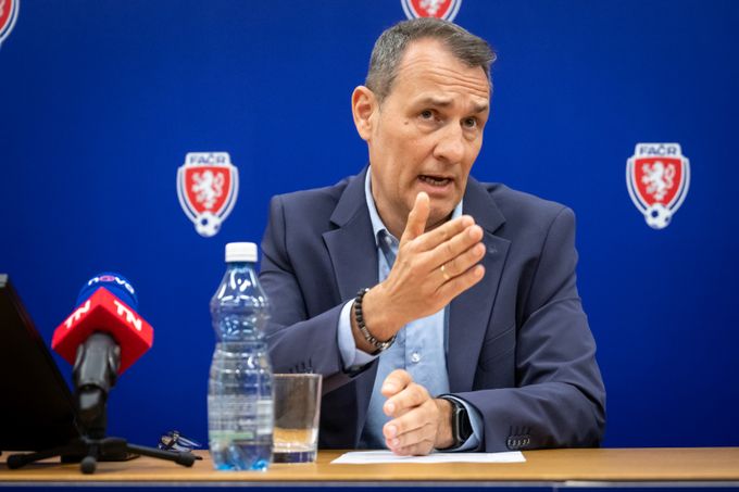 Jsem trenér 17. týmu. Kvalita českých rozhodčích je vysoká, říká jejich nový šéf Jsem trenér 17. týmu. Kvalita českých rozhodčích je vysoká, říká jejich nový šéf