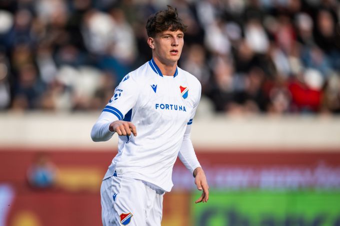 Těžká premiérová sezona. S Baníkem jsem se vezl, přiznal talent Pira. Nakopne ho Karviná? Těžká premiérová sezona. S Baníkem jsem se vezl, přiznal talent Pira. Nakopne ho Karviná?