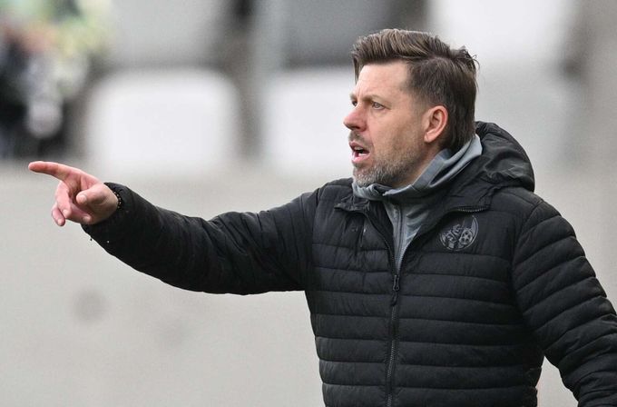 Dej tam radši dorostence! Horejš se pohádal s fanouškem: Ať nadává mně, ne mým hráčům Dej tam radši dorostence! Horejš se pohádal s fanouškem: Ať nadává mně, ne mým hráčům