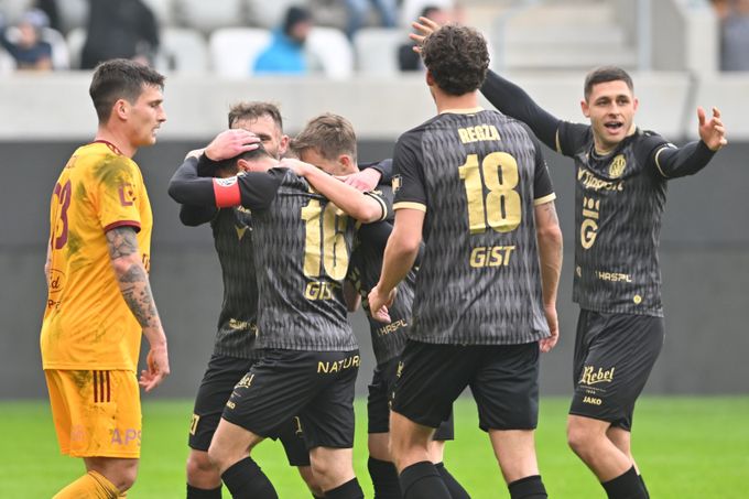 Expert Levý: Dukla? Zvláštně poskládané mužstvo a nesmyslná slova. Má Sparta na titul? Expert Levý: Dukla? Zvláštně poskládané mužstvo a nesmyslná slova. Má Sparta na titul?