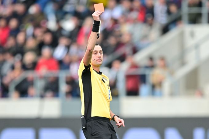 Komise rozhodčích: Černý správně vyloučil Mbodjiho, bez chyby i duel Sigmy se Slováckem Komise rozhodčích: Černý správně vyloučil Mbodjiho, bez chyby i duel Sigmy se Slováckem