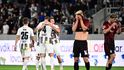 Fotbalisté Hradce Králové slaví výhru nad Spartou