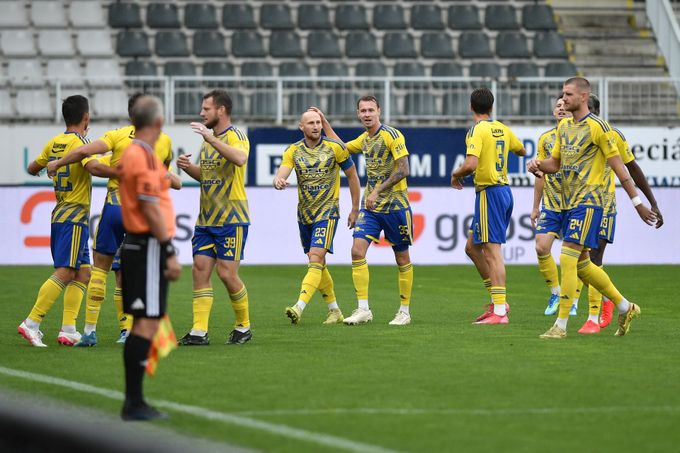 ONLINE: Jablonec - Zlín 0:1. Teplice jsou po výhře nad Hradcem v TOP 6. Remíza Baníku ONLINE: Jablonec - Zlín 0:1. Teplice jsou po výhře nad Hradcem v TOP 6. Remíza Baníku