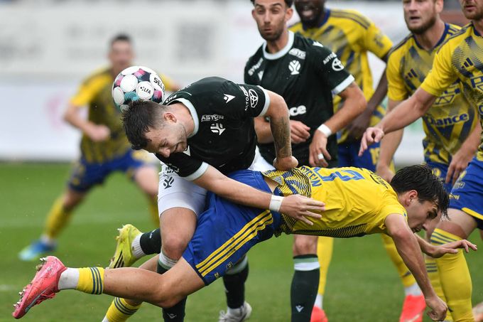 ONLINE: Jablonec - Zlín 0:1. Teplice jsou po výhře nad Hradcem v TOP 6. Remíza Baníku ONLINE: Jablonec - Zlín 0:1. Teplice jsou po výhře nad Hradcem v TOP 6. Remíza Baníku