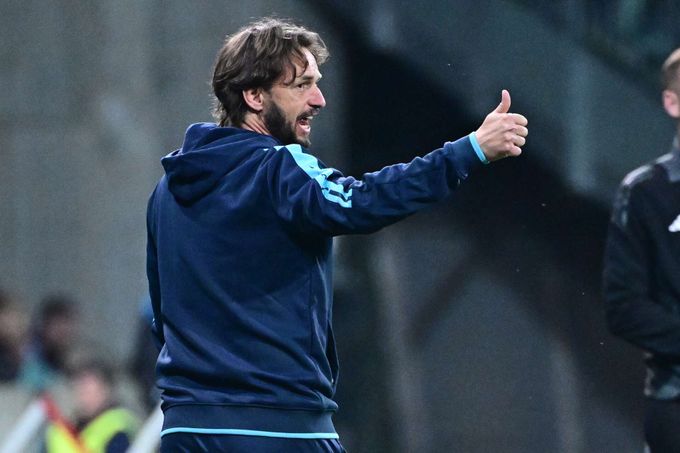 Nadšený Jarolím po výhře nad Spartou: Byli jsme fotbaloví. I za cenu rizika. Co Singhateh? Nadšený Jarolím po výhře nad Spartou: Byli jsme fotbaloví. I za cenu rizika. Co Singhateh?