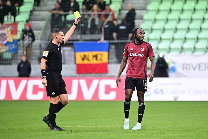 Uchenna byl na hraně, Priske ho kvůli žluté střídal. Měl jít ven, tvrdil expert Uchenna byl na hraně, Priske ho kvůli žluté střídal. Měl jít ven, tvrdil expert