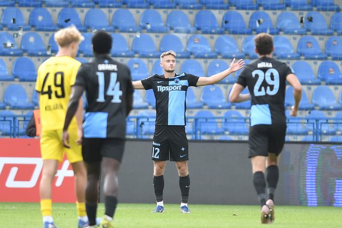 ONLINE: Slovan vede nad Mladou Boleslaví. Oslabené Slovácko prohrává s Bohemians ONLINE: Slovan vede nad Mladou Boleslaví. Oslabené Slovácko prohrává s Bohemians