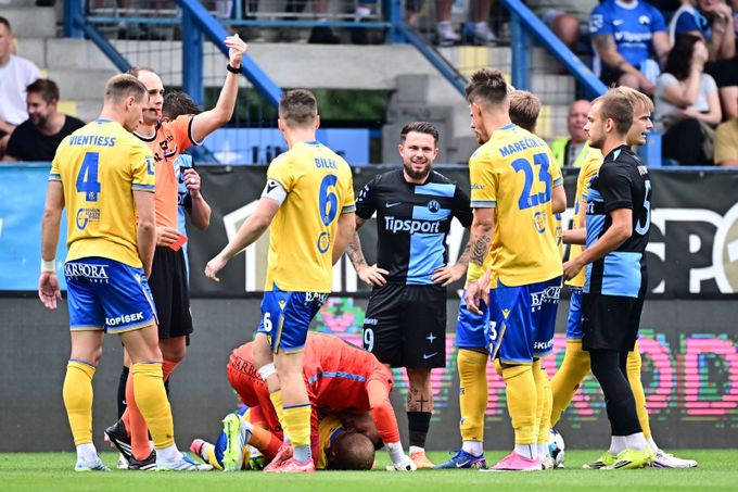 ONLINE: Slovácko - Artis 0:0. Liberec hostí Teplice a Kušej byl vyloučen v první minutě! ONLINE: Slovácko - Artis 0:0. Liberec hostí Teplice a Kušej byl vyloučen v první minutě!