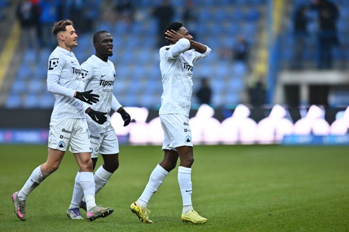 ONLINE: Liberec - Zlín 1:0. Kolaps Baníku proti Slovácku, Jedlička chytil penaltu ONLINE: Liberec - Zlín 1:0. Kolaps Baníku proti Slovácku, Jedlička chytil penaltu